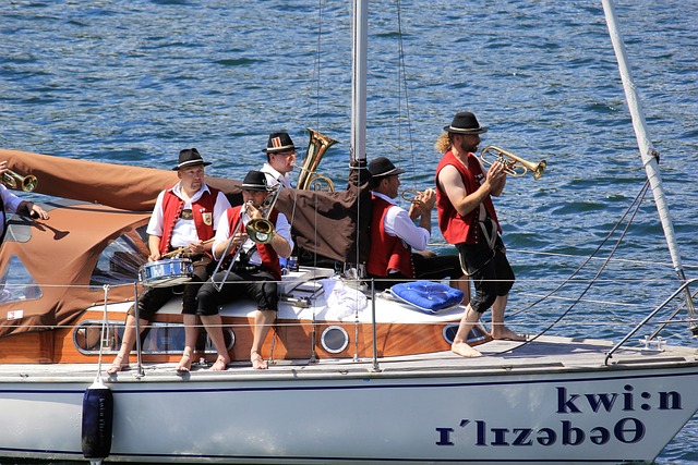 足球国足训练强度升级，体能教练参与指挥